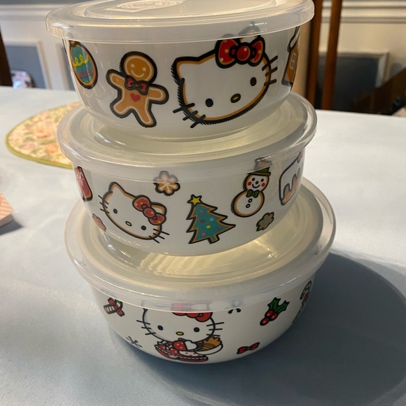 Hello Kitty Ceramic Christmas canister set! - Picture 4 of 4